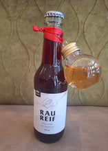 Lade das Bild in den Galerie-Viewer, Raureif Verjus & Vogelbeere Erfrischungsgetränk 250ml + Christbaumkugel mit 4cl Fernet Hunter ODER Raureif Verjus & Quitte Erfrischungsgetränk 250ml + Christbaumkugel mit 4cl Gin