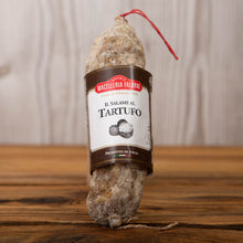 Lade das Bild in den Galerie-Viewer, Gutes aus Italien - Salame al tartufo ( mit Trüffel Stücken)